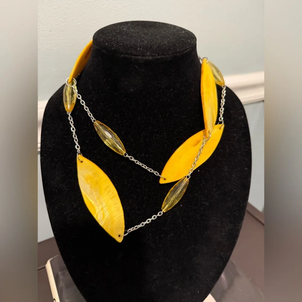 Vintage Yellow Leaf Shell and Beads Necklace